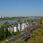 Luxury Apartment In Duesseldorf Near Trade Fair